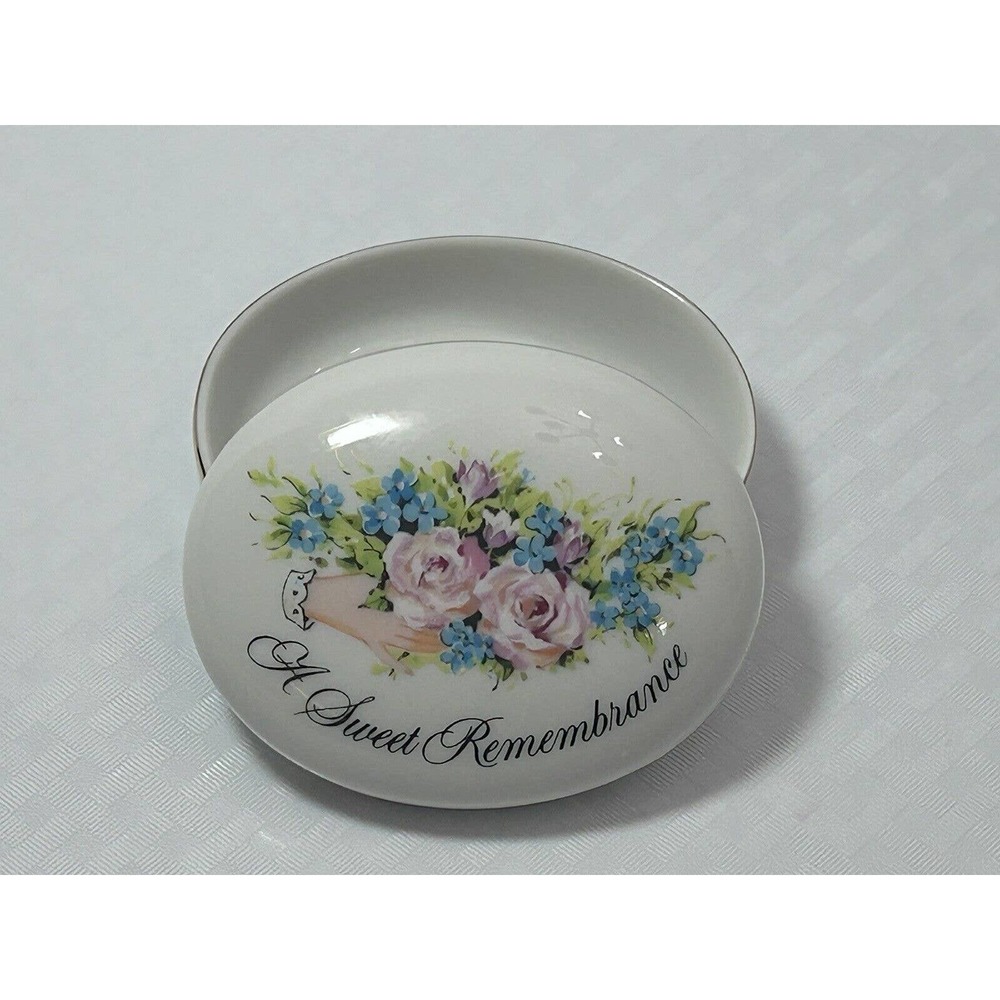 Sweet‎ Remembrance Ceramic Trinket Box Dish Avon Valentines Day 1982 Vintage